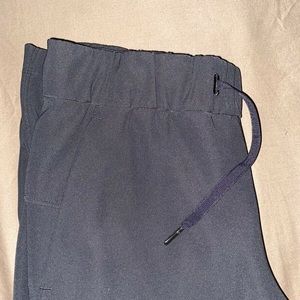 Lululemon On The Fly Crop Woven pant size 4